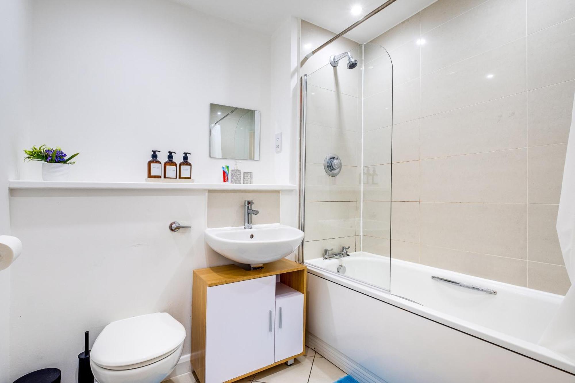 Central Suite Near Mailbox, King Bed, Ping Pong, Netflix, Sleeps 4 Birmingham Ngoại thất bức ảnh