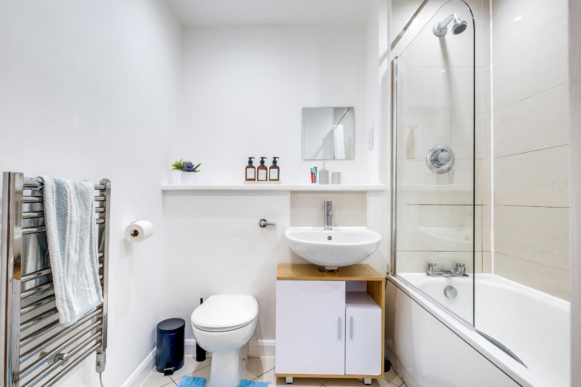 Central Suite Near Mailbox, King Bed, Ping Pong, Netflix, Sleeps 4 Birmingham Ngoại thất bức ảnh