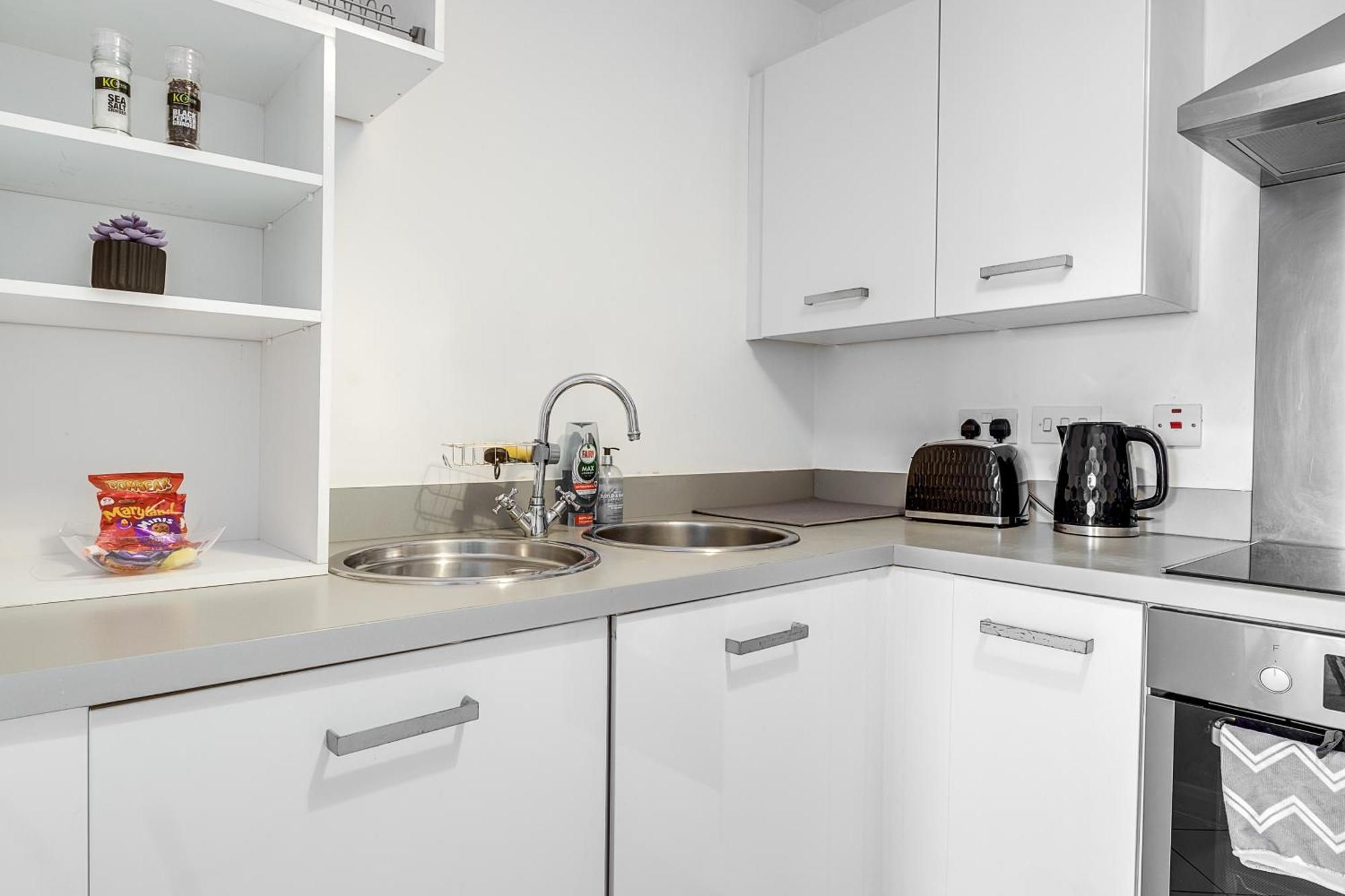 Central Suite Near Mailbox, King Bed, Ping Pong, Netflix, Sleeps 4 Birmingham Ngoại thất bức ảnh